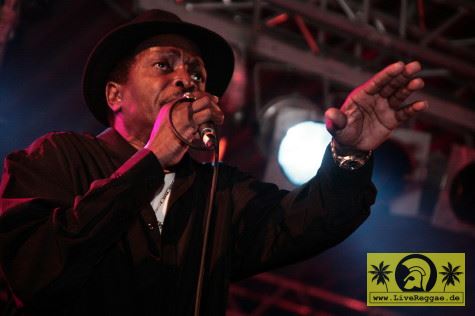 The Pioneers (Jam) with The Moon Invaders (B) This Is Ska Festival - Wasserburg, Rosslau - 27. Juni 2009 (15).jpg